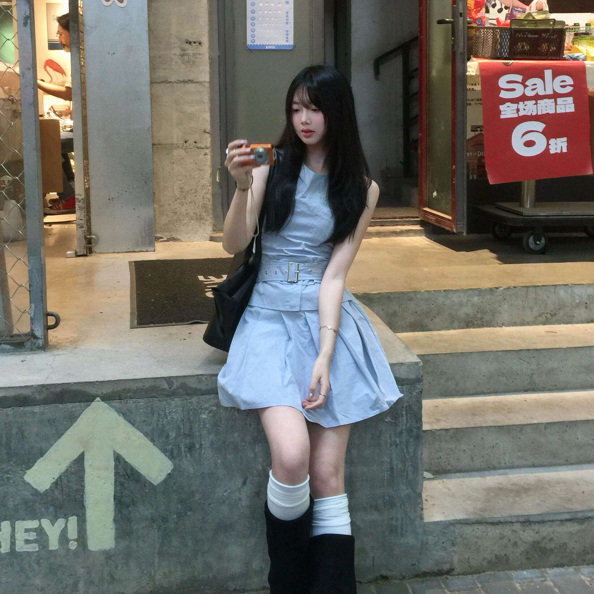 独特漂亮掐腰吊带连衣裙夏女2026新款设计感收腰显瘦a字背心裙子