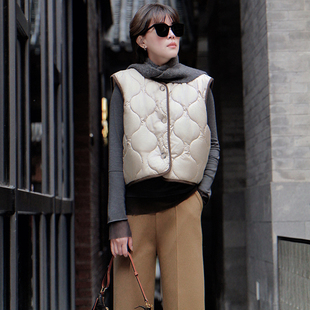 时髦小马甲圆领简约绗缝包边夹棉女 三枚扣短款 T272 日进斗金