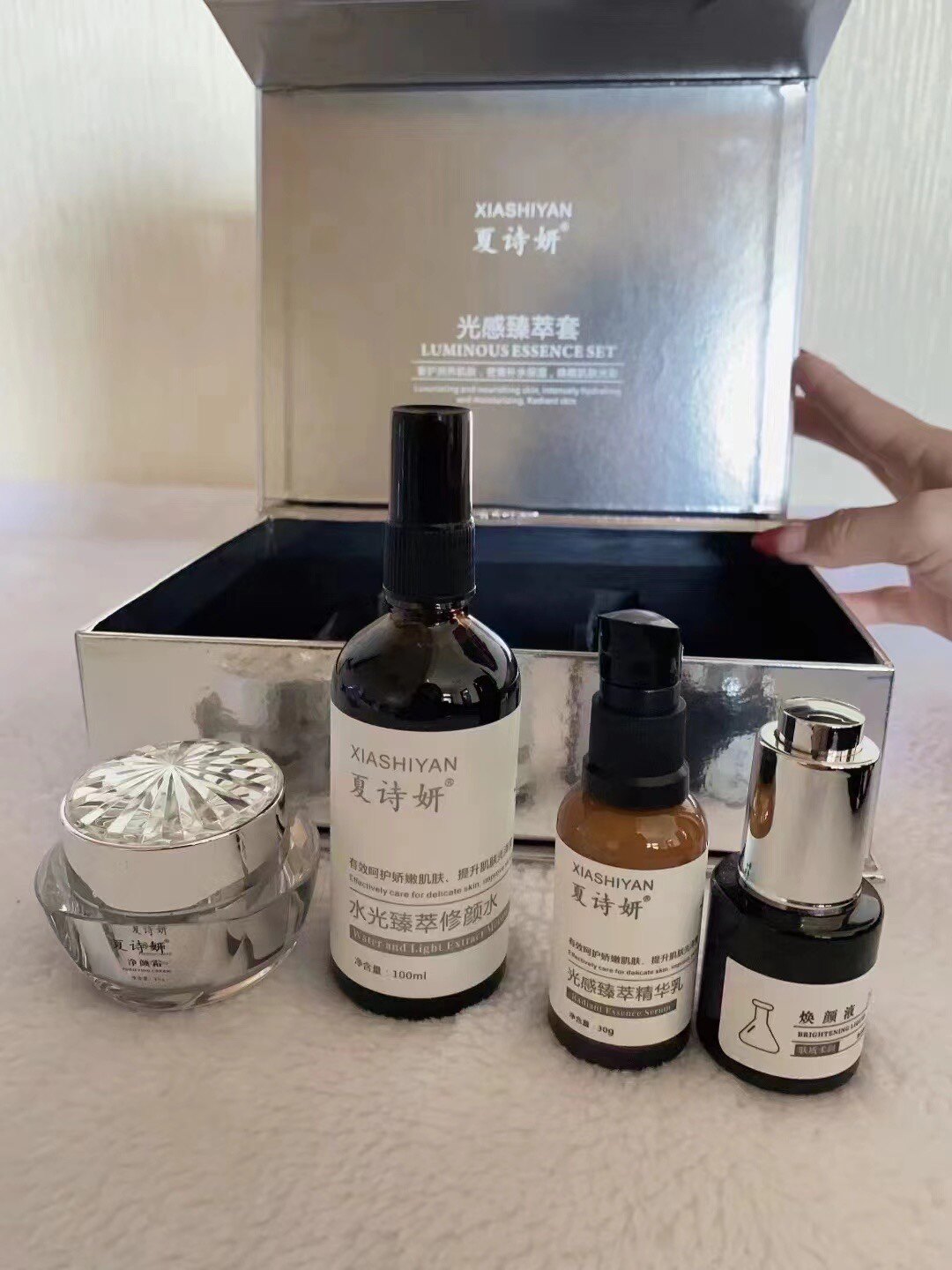 夏诗妍素颜肌肤光感臻萃套臭水焕颜液断黑焕颜霜控色抖音快手同款
