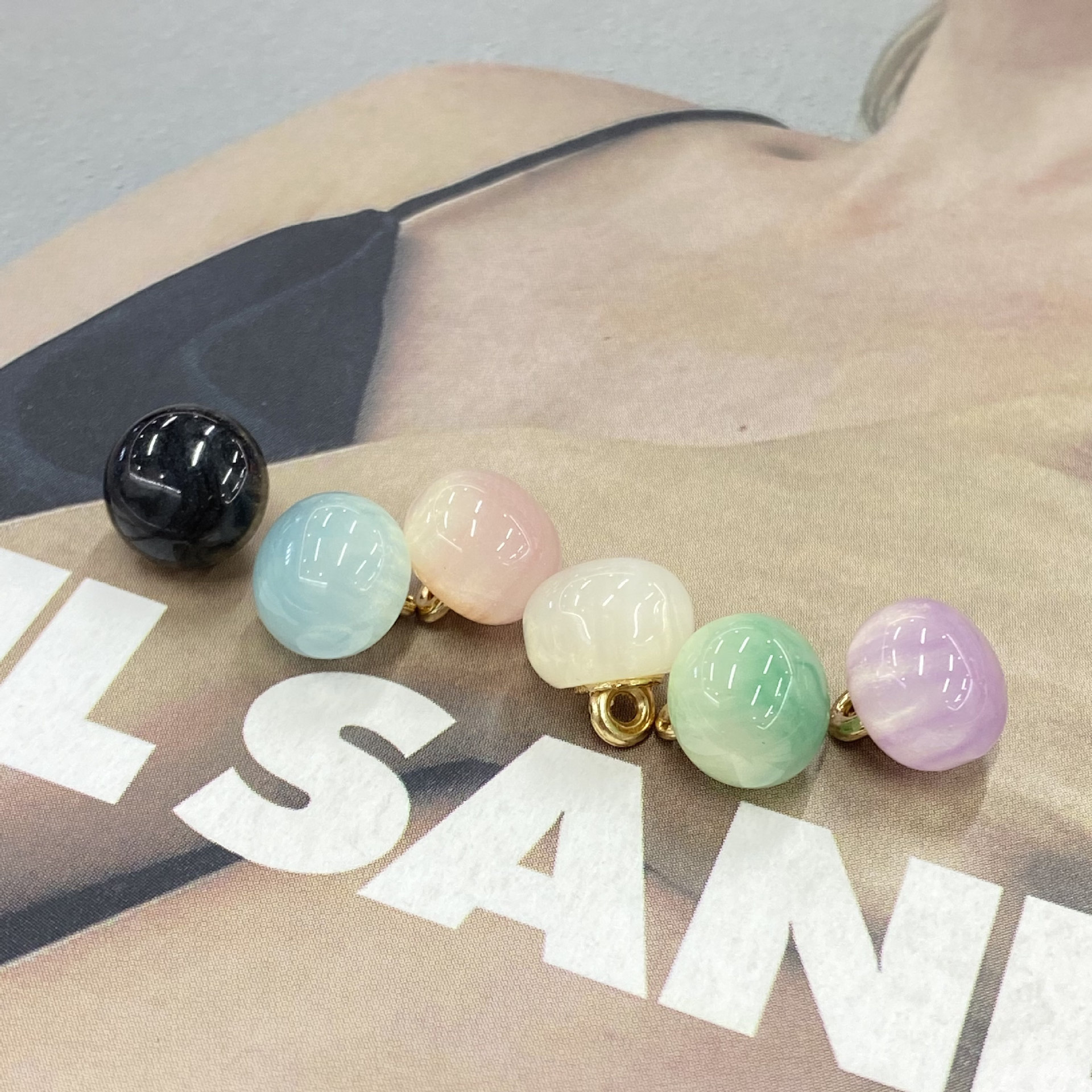 10mm彩色树脂圆形闪粉香云纱纽扣