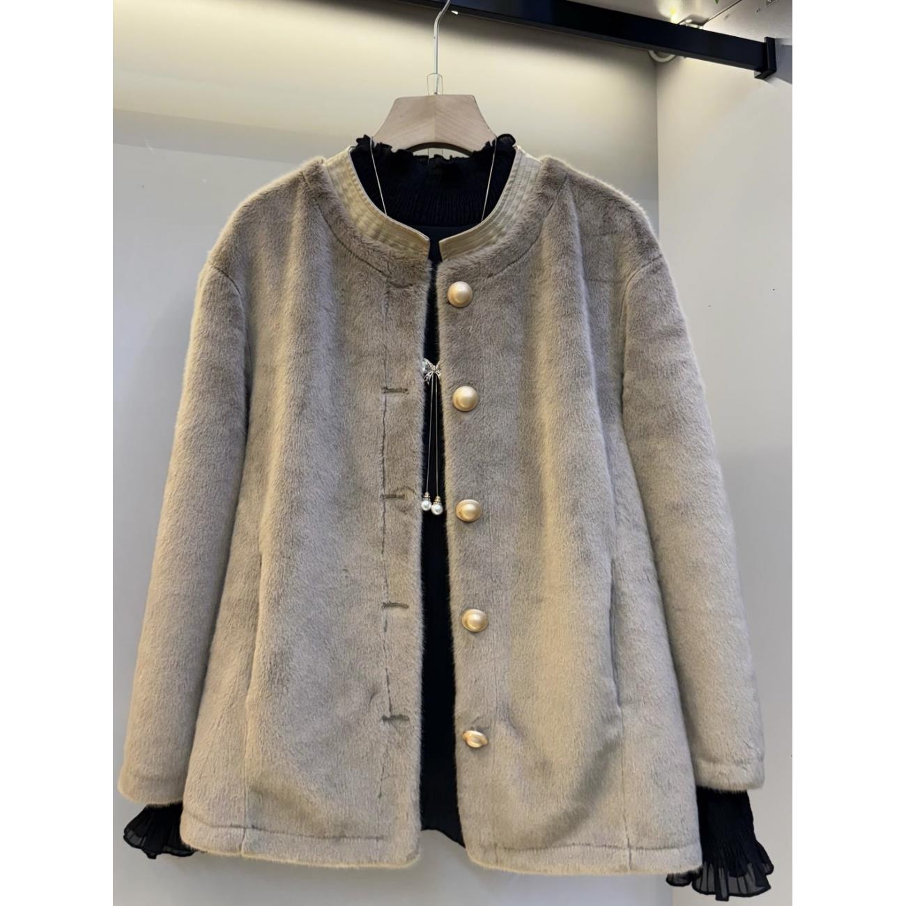 2025冬季新款大码女装时尚流行皮草精致毛绒轻奢上衣宽松外套潮