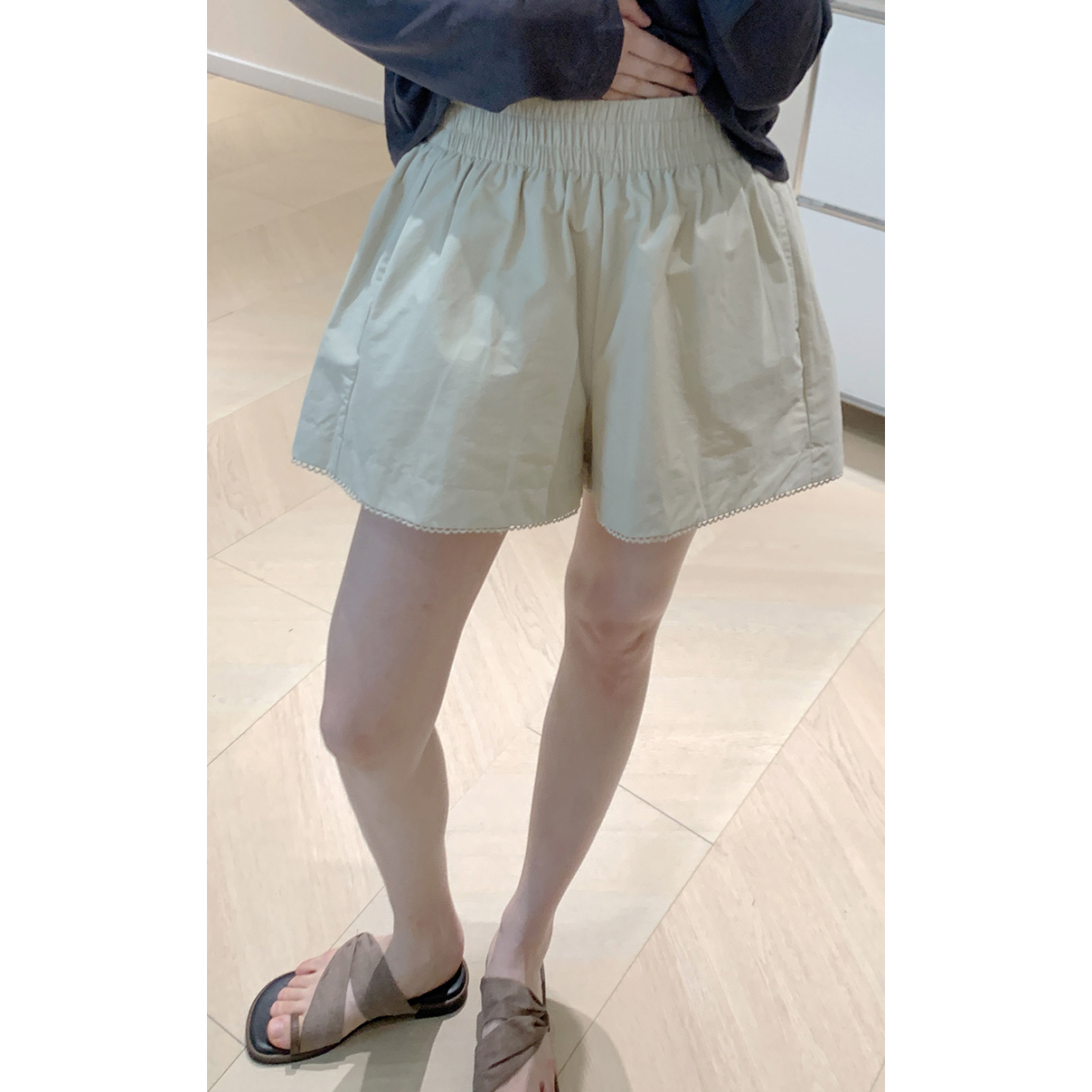 KB35 A字小花边高腰短裤