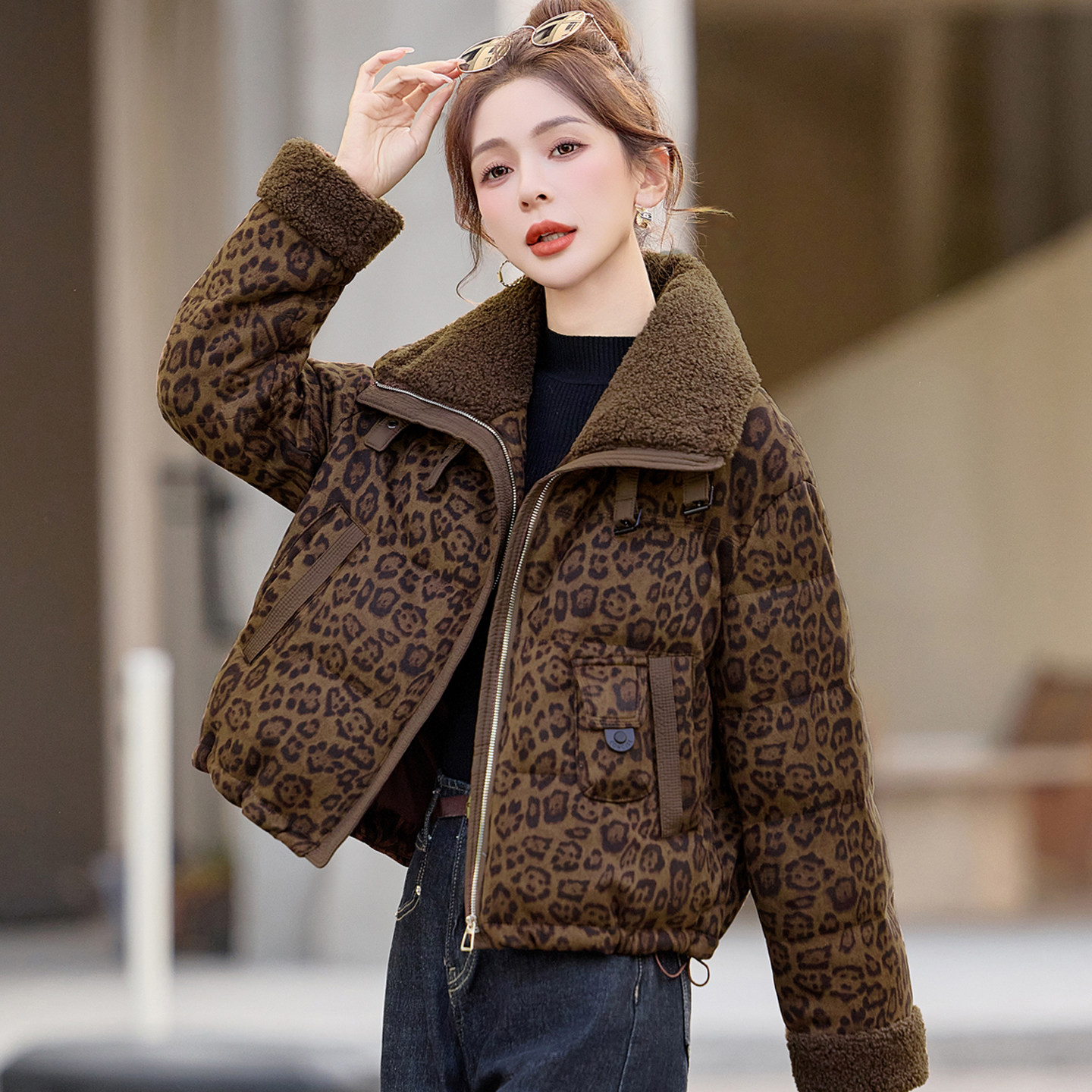 豹纹短款羽绒服女冬季新款胖MM今年流行加厚爆款保暖白鸭绒外套