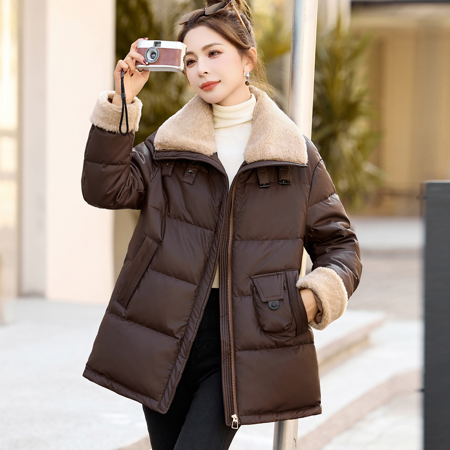 大码爆款皮面羽绒服女中长款冬装新款胖妈妈时尚减龄白鸭绒外套