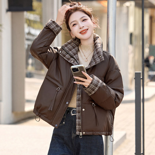 大码皮面羽绒服女短款冬装新款小个子今年流行白鸭绒保暖时尚外套