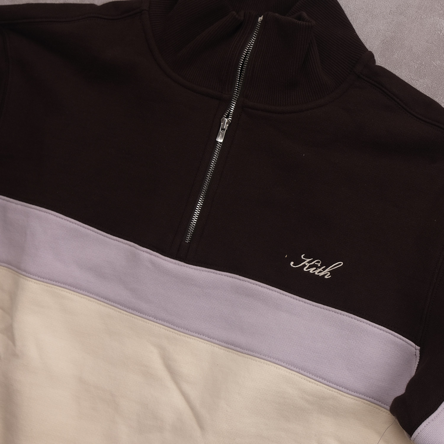 kith复古半拉链条纹拼接拼色手写刺绣经典字母标志女款套头卫衣