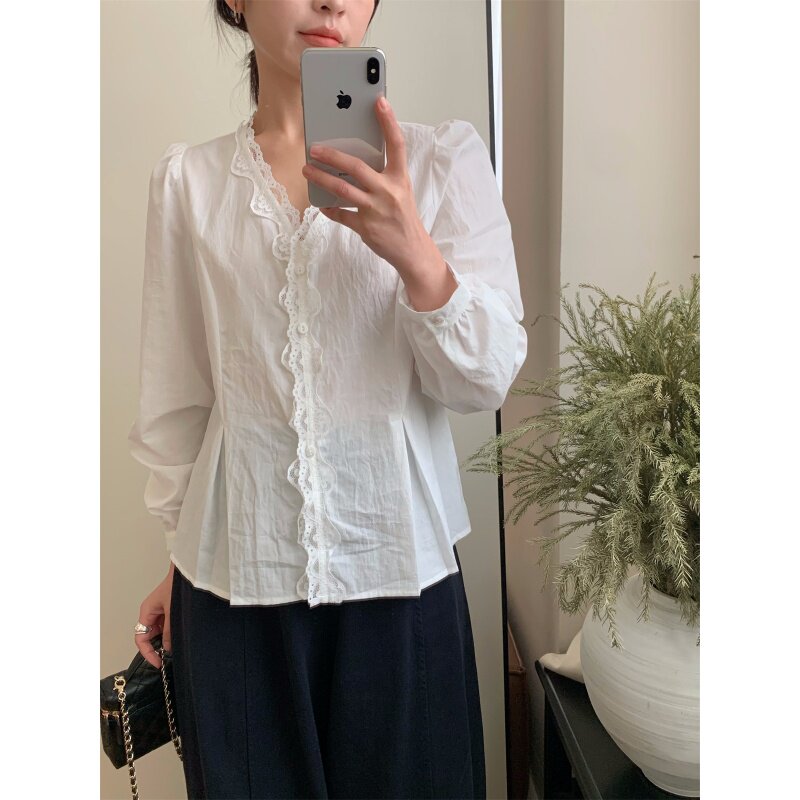 韩系温柔风v领蕾丝长袖衬衫女2026春季新款纯色百搭修身显瘦上衣