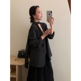 高级感v领丝巾垫肩西装外套女2026春季新款气质简约通勤百搭上衣