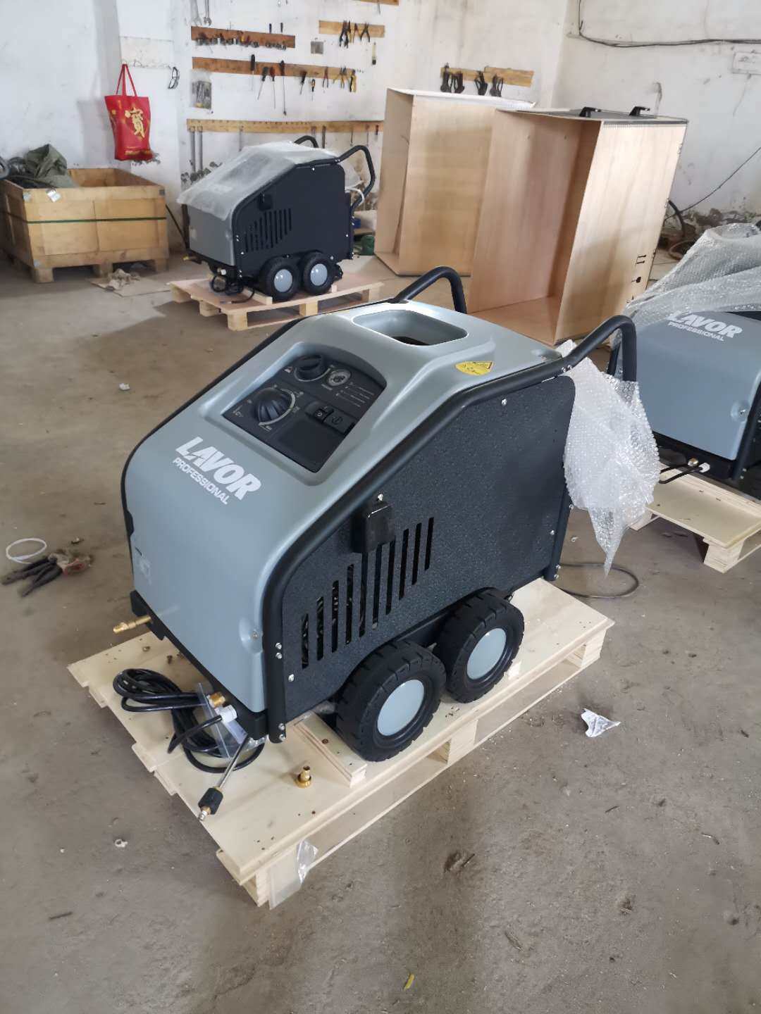 中外合资高温热水蒸汽消毒清洗设备高温高压清洗机乐华乐捷lavor