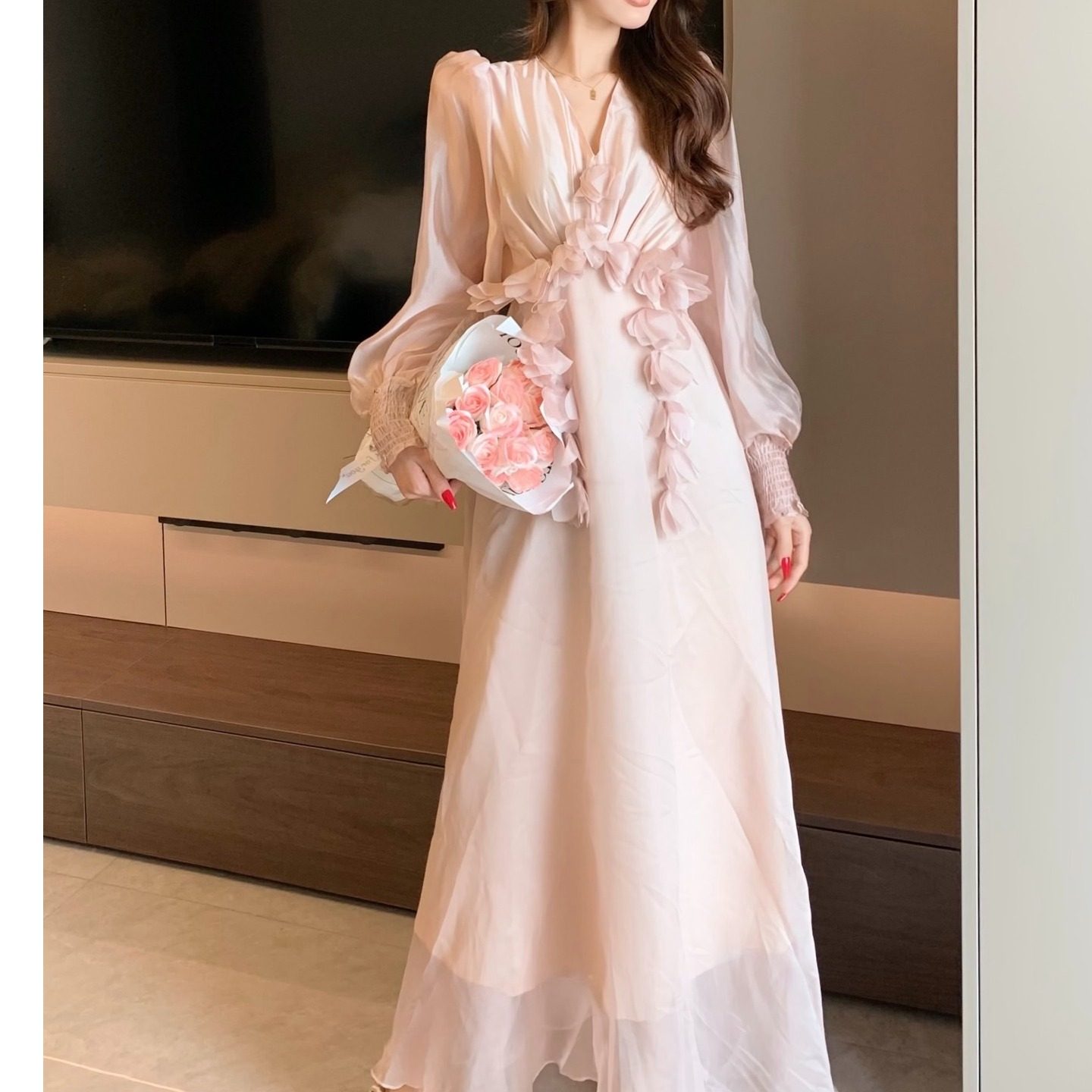 新款V领灯笼袖系带立体花朵长袖连衣裙,女装/女士精品,连衣裙,淘宝优惠券,粉丝福利购,淘宝优惠卷