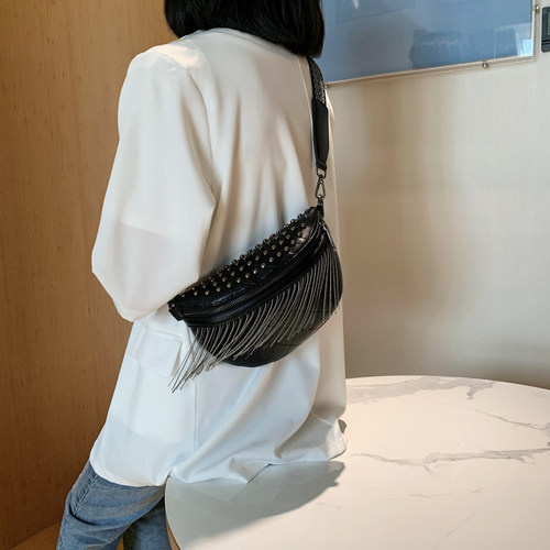 洋气腰包女网红同款铆钉流苏