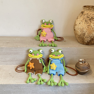 成品包包青蛙大嘴手机包纯手工钩织毛线包可爱香肠嘴包单肩斜挎包