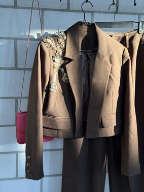 章海燕半肩重工串珠刺绣羊毛短款