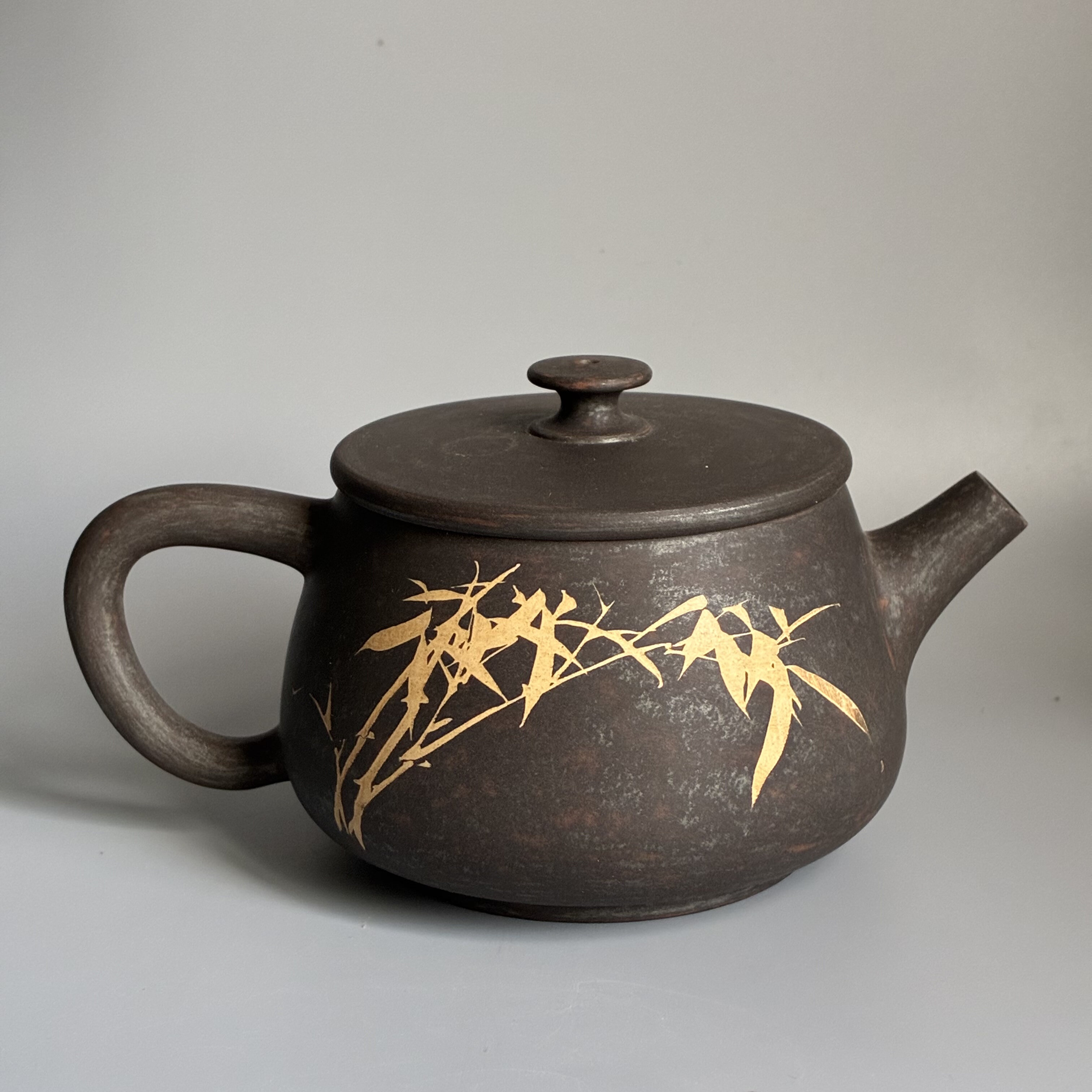 云南建水紫陶壶纯手工壶阴刻阳填茶具手磨壶汉瓦壶200cc非紫砂壶