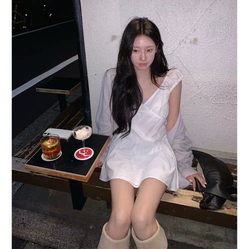 现货！韩系白月光26夏新款韩国设计师Lee家甜美v领镂空花边连衣裙