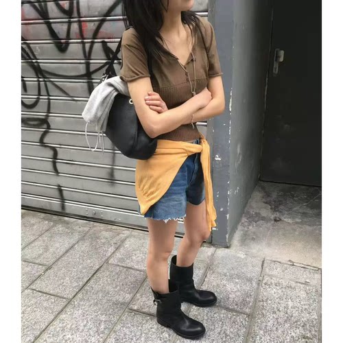 现货！纯欲天菜呼吸家韩系纯色圆领上衣新款半系扣针织短袖女