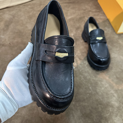 黑色英伦风圆头水洗复古厚底单鞋