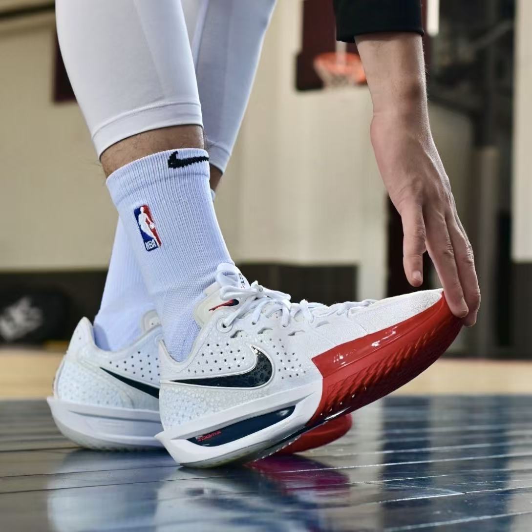 耐克/Nike  Air Zoom G.T. Cut 3 白红低帮实战篮球鞋 DV2918-103