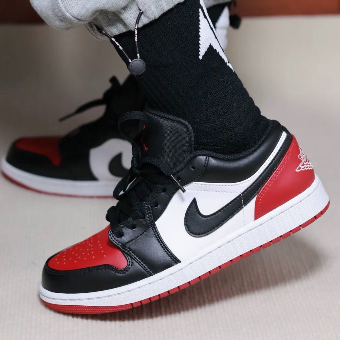 耐克/Nike Air Jordan 1 Low AJ1男子低帮黑红色篮球鞋553558-161