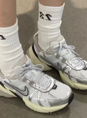 耐克/Nike V2K Run 防滑耐磨 低帮跑步鞋 男款 灰色 HJ4497-100