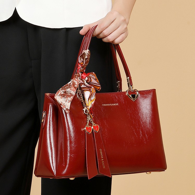 母亲节礼物送妈妈生日包包送给婆婆中年红色结婚包2025年新款实用