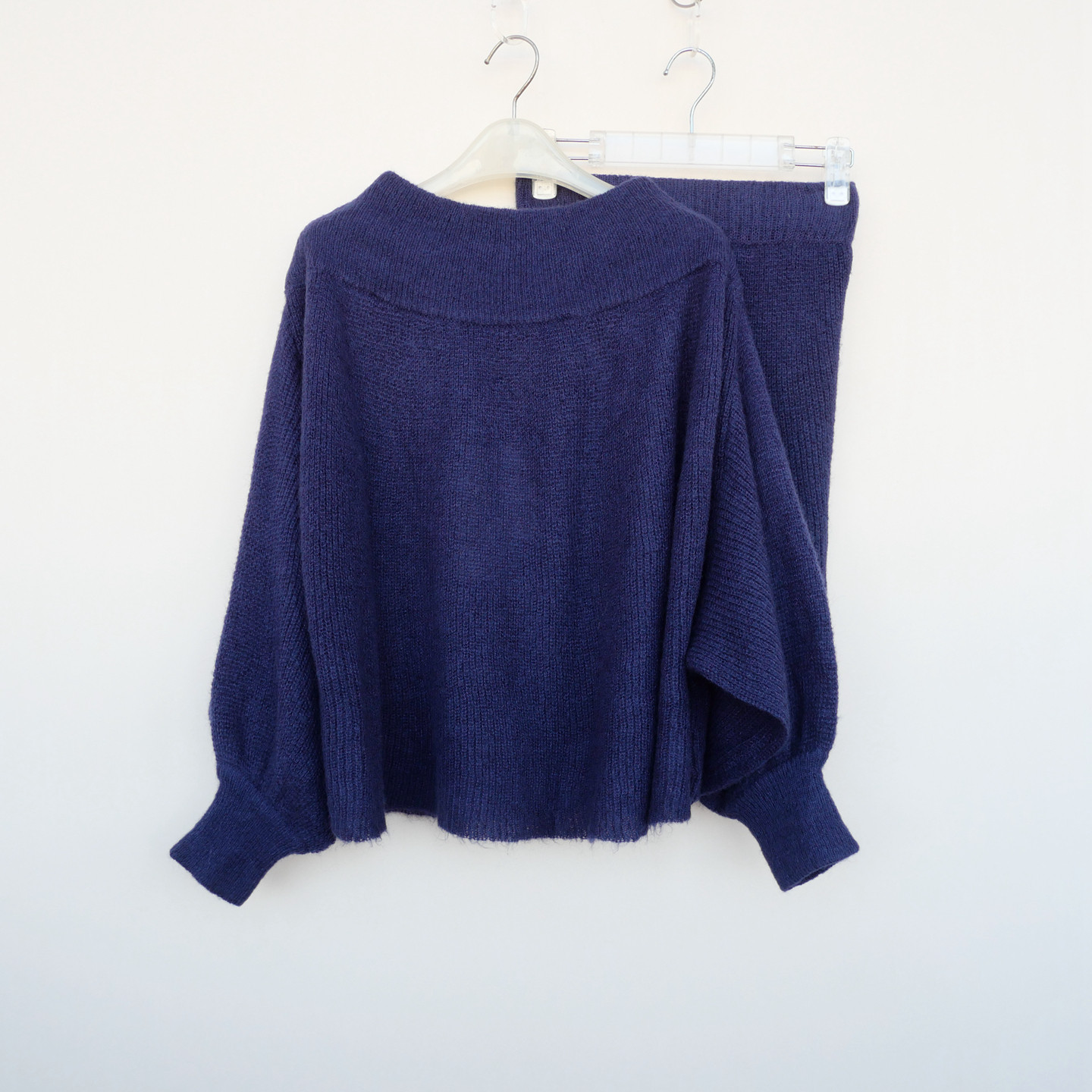 拉SML撤柜正品 女秋冬轻盈蓬松含马海毛茸茸毛线两件套6A0400藏青,女装/女士精品,时尚套装,淘宝优惠券,粉丝福利购,淘宝优惠卷