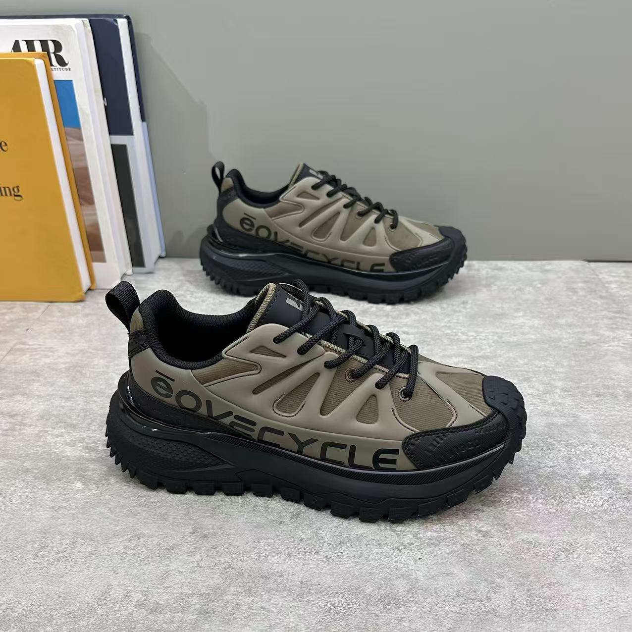 男鞋2025秋冬新款轻便减震跑步休闲运动鞋时尚百搭厚底增高老爹鞋