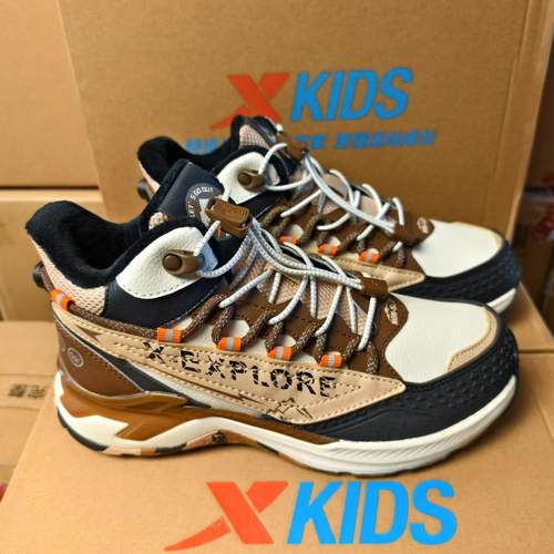 特步男童冬季加绒棉鞋