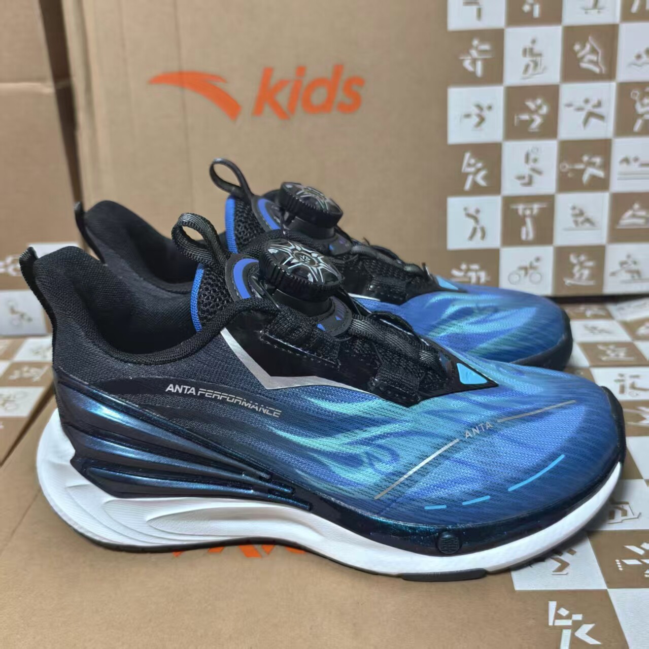 安踏儿童男小童春夏季跑步鞋网面透气防滑耐磨平衡车鞋 断码处理