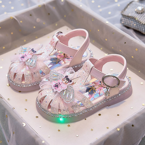 亮灯女童凉鞋包头公主鞋2026夏季新款女孩发光鞋可爱软底宝宝鞋子