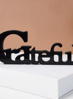 简约立体黑色雪弗板材质字母Grateful装饰节日庆典家居桌面装饰摆