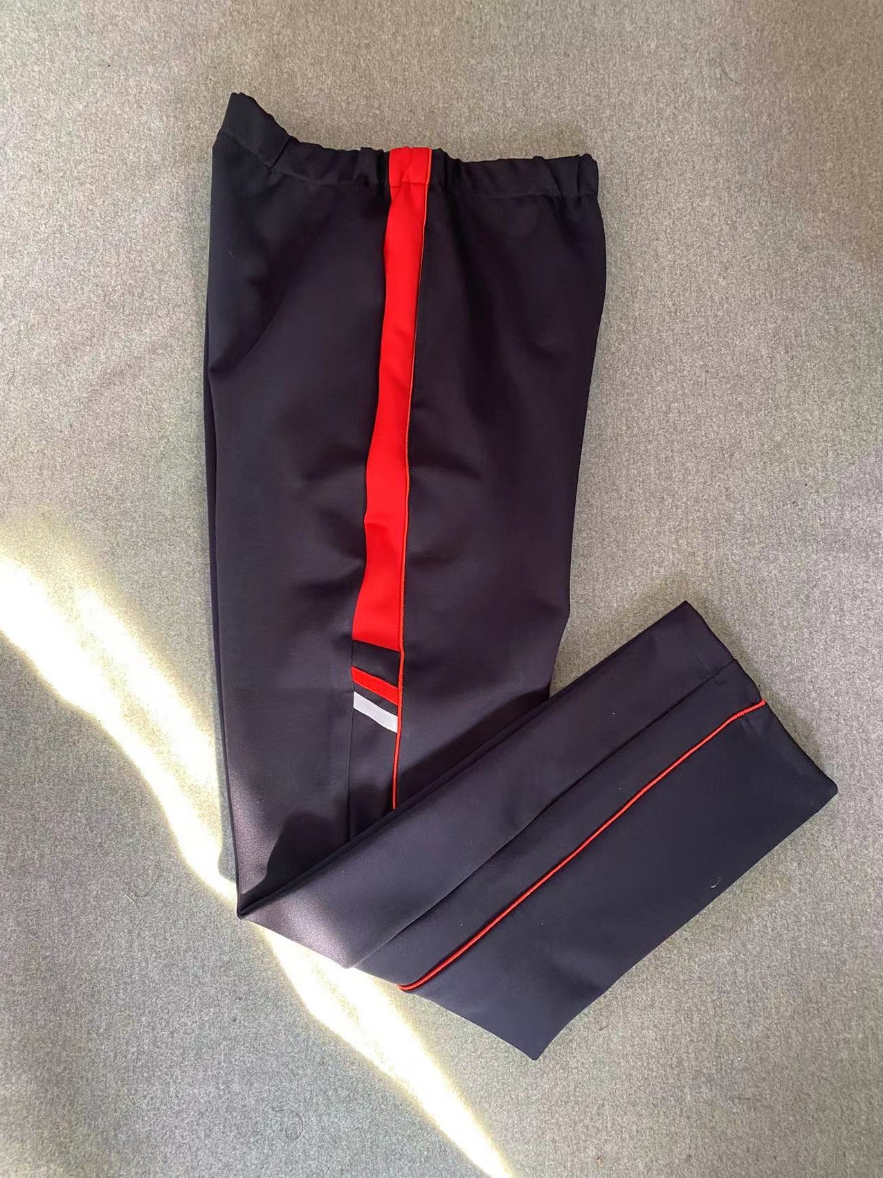 CUSTOM-MADE SPRING AUTUMN AND WINTER BOYS AND GIRLS SCHOOL PANTS THE SAME SWEATPANTS NAVY BLUE STITCHING RED AND WHITE BARS PLUS RED THIN STRIPES AND FLEECE PANTS