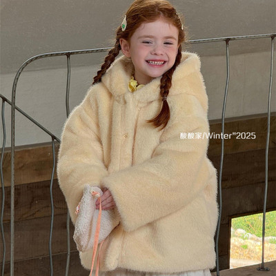 女童奶黄色连帽毛毛衣