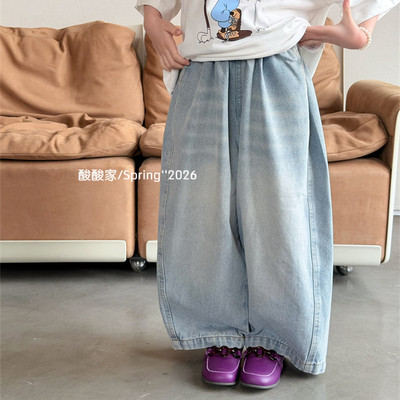 儿童浅蓝色休闲宽松牛仔裤