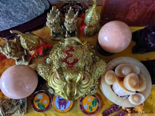 五帝钱黄水晶球龙龟黑曜石貔貅金蟾麒麟古币摆件