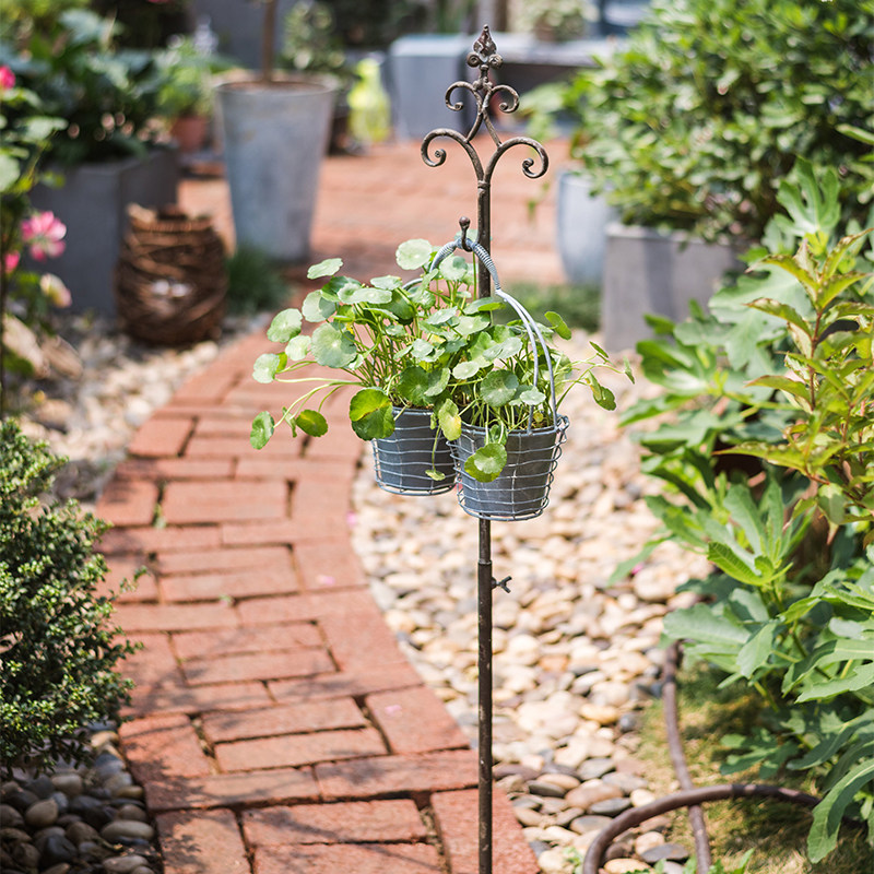 【掬涵】複古鐵藝挑架 歡迎牌架 花架 落地挂鈎 花園庭院地面裝飾在類目 家居飾品, 花瓶/花器/仿真花/仿真飾品, 花器/花瓶, 其他花器中 - 來自Buy2taobao.com提供專業的淘寶代購服務