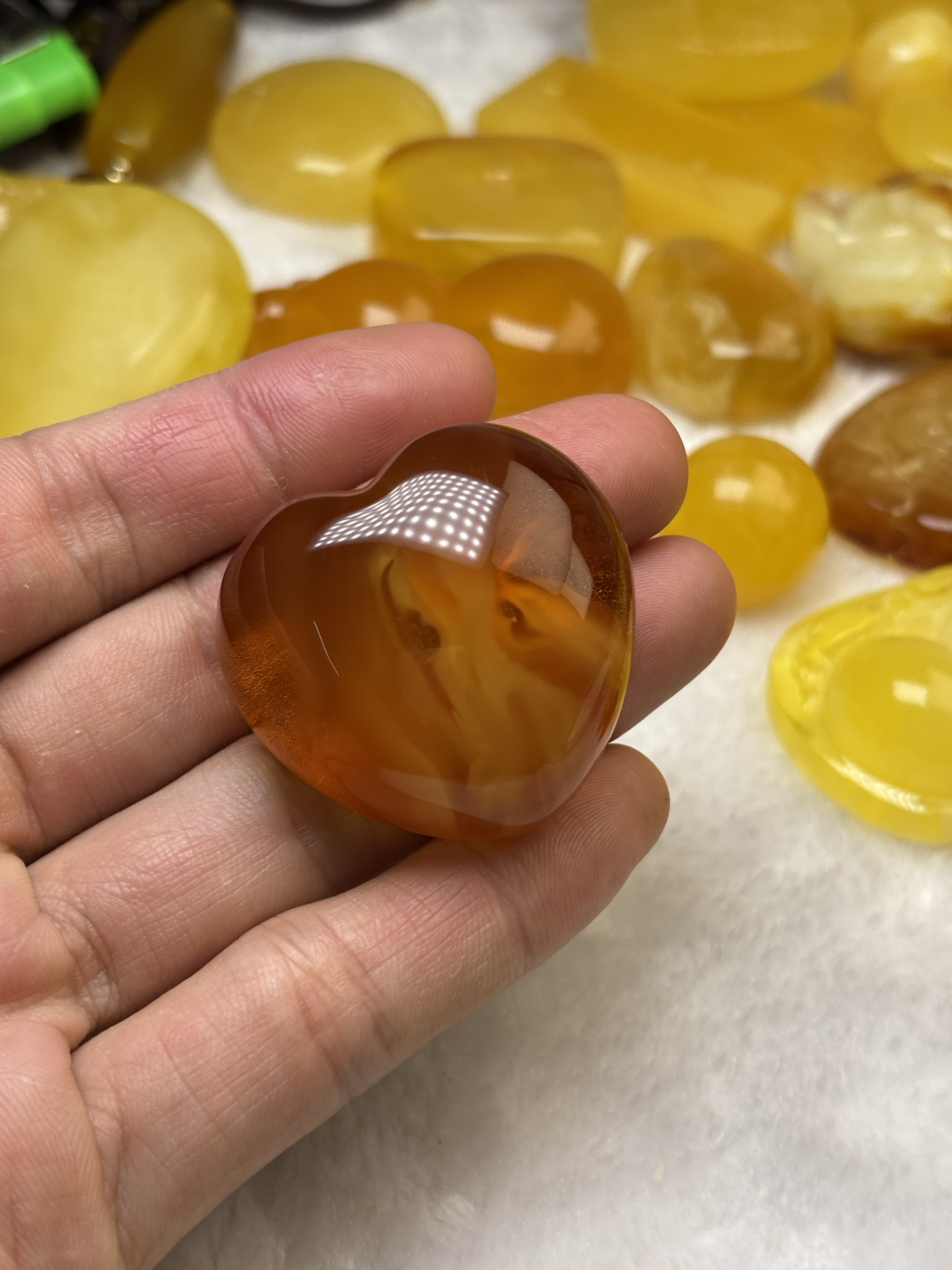 天然蜜蜡吊坠鸡油红俄料溶洞蜡爱心挂件毛衣链吊坠挂件