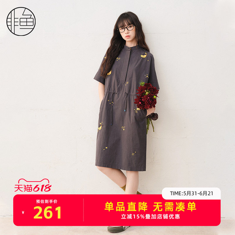 非鱼25春夏季新款文艺复古连衣裙半开襟套头减龄绣花中裙休闲女裙
