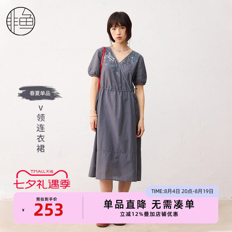 非鱼夏款文艺复古连衣裙收腰显瘦V领过膝绣花气质女裙子