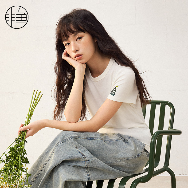 非鱼25春季新款百搭圆领套头T恤纯色女休闲百搭显瘦印花上衣
