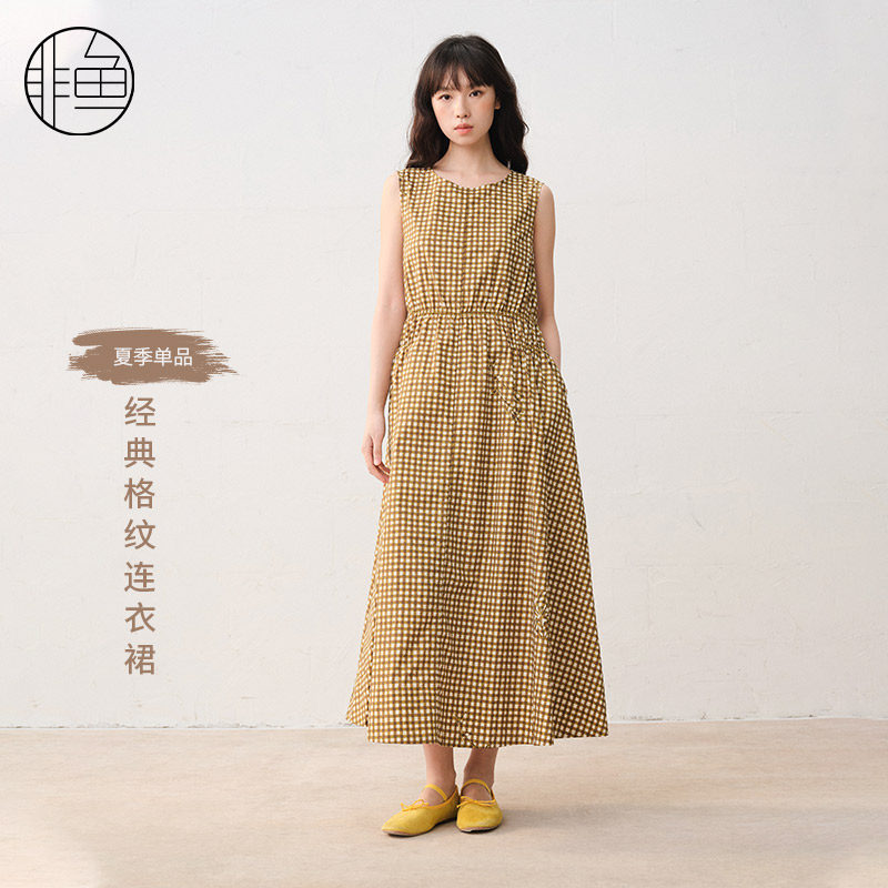 非鱼2025夏季新款无袖格纹连衣裙中长款女裙子文艺复古背心裙