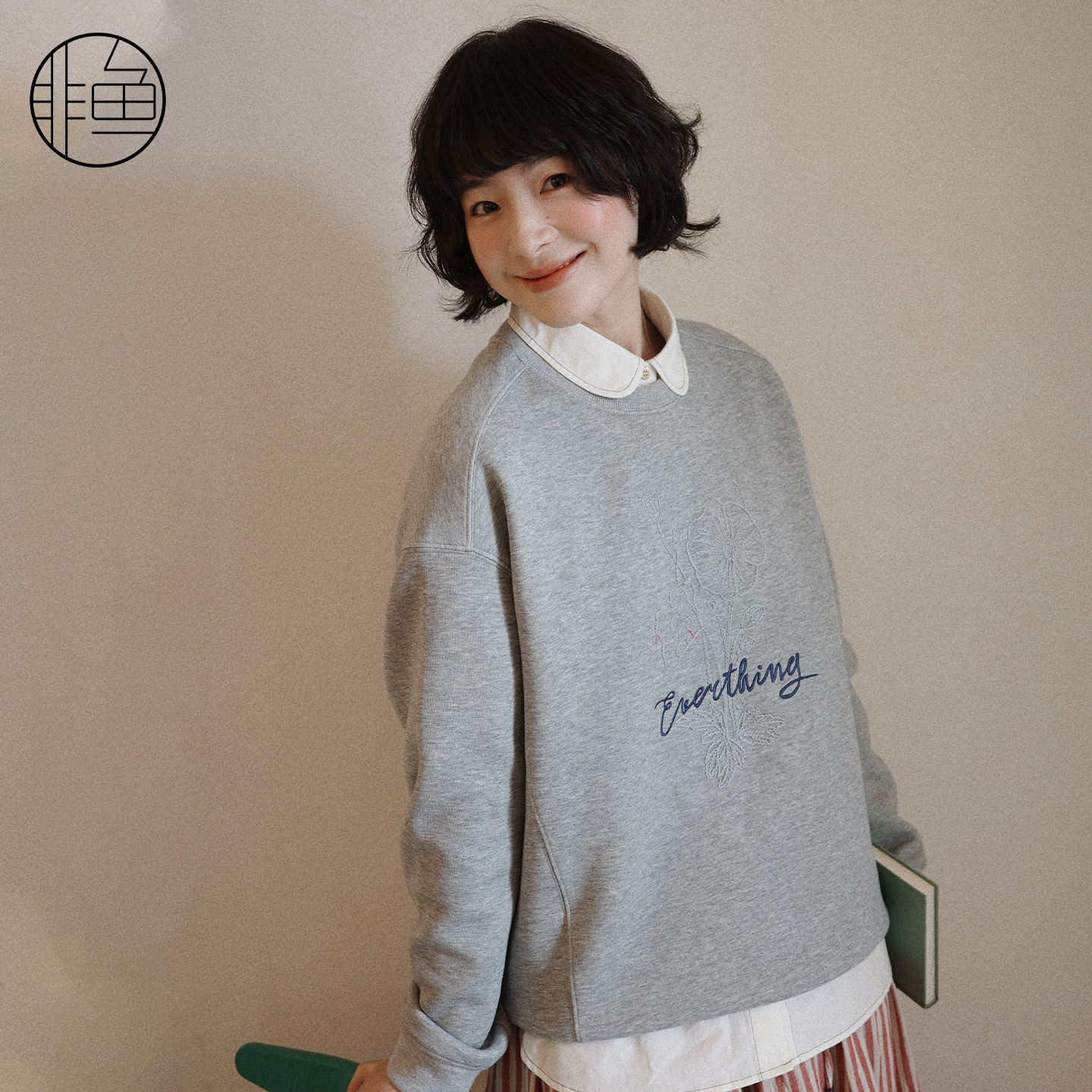 非鱼2025秋季新款休闲卫衣简约套头衫文艺刺绣减龄圆领女装上衣