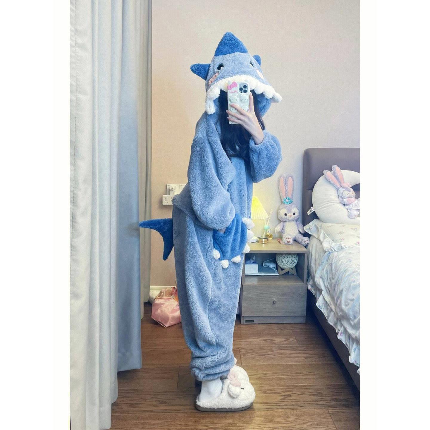 冬季连体睡衣女甜美可爱鲨鱼睡袍连帽珊瑚绒加厚加绒卡通家居服
