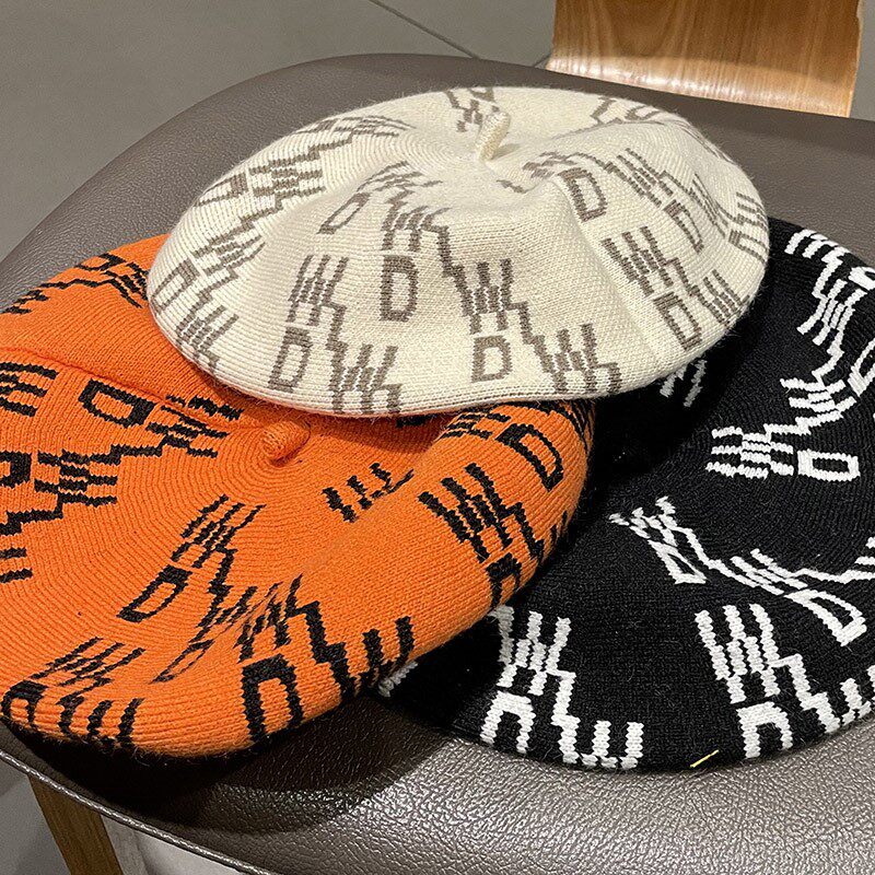 HONG KONG PURCHASING KNITTED LETTER BERET HATS WOMENS MIDDLE AND YOUNG WOMENS AUTUMN AND WINTER KOREAN VERSION OF THE VERSATILE INTERNET CELEBRITY PAINTER BUD HAT
