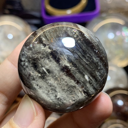 天然水晶球千层兔毛幽灵渐变灰聚宝盆双面景异象矿物家居客厅摆件