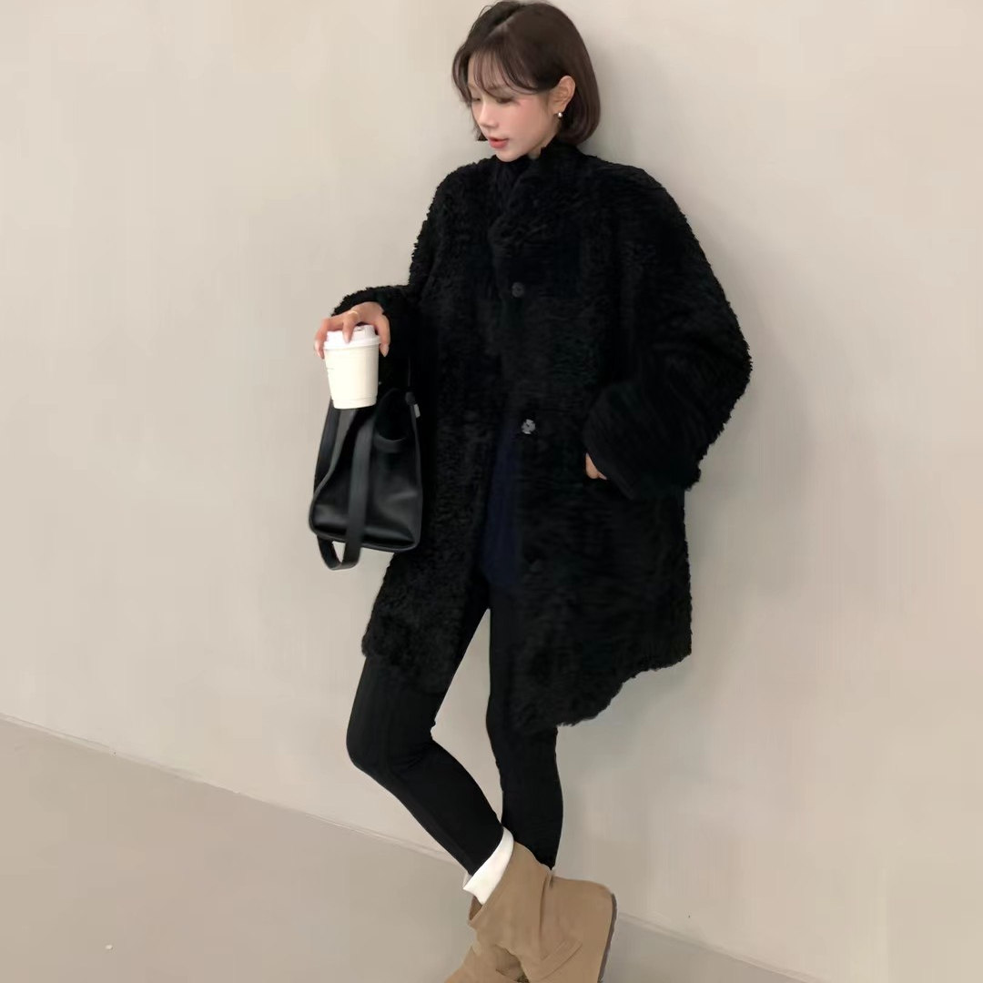 欧洲站2025冬装欧货羊羔毛短外套女秋冬保暖黑色毛绒设计感上衣女