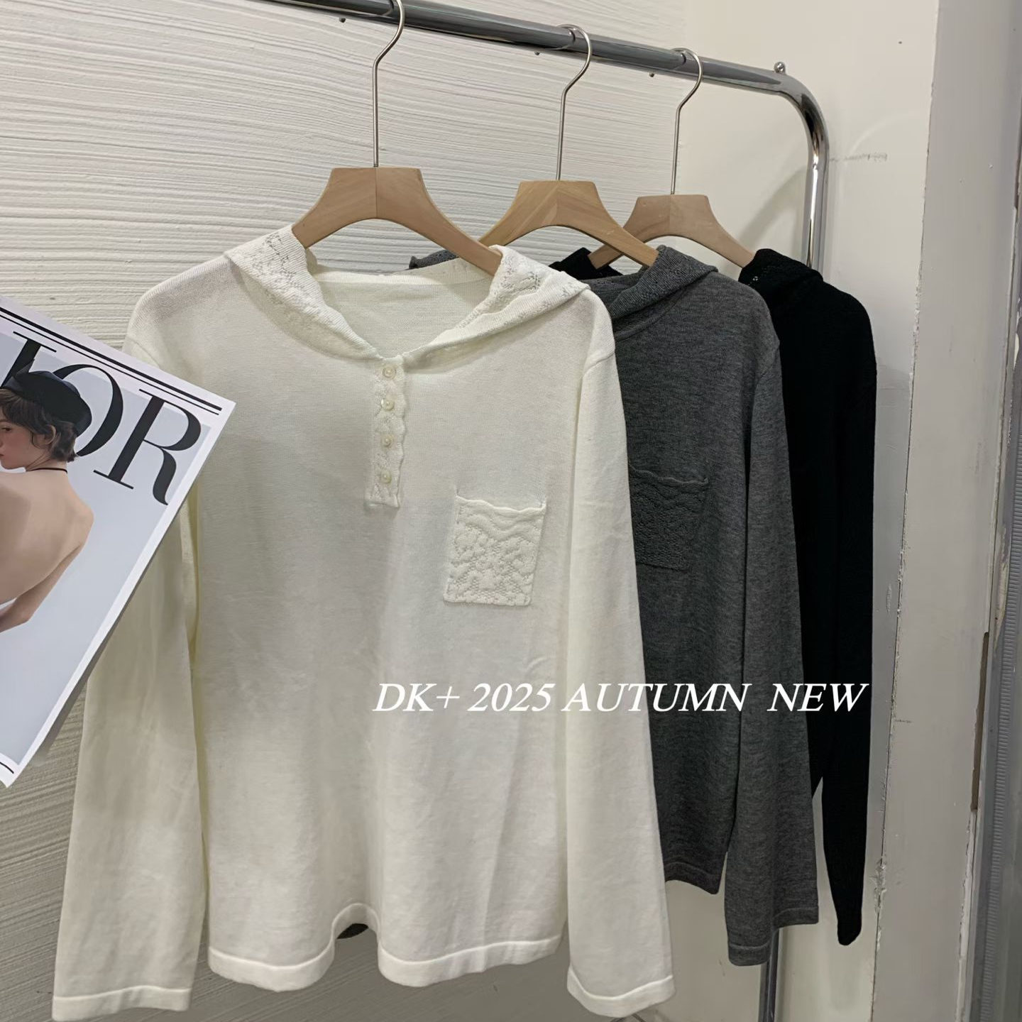 欧洲站2025秋装新款连帽超细羊毛针织衫女纽扣装饰毛衣休闲上衣女