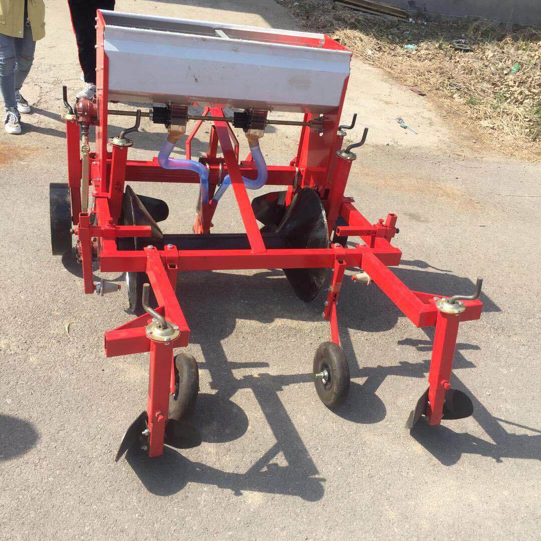 供应四行棉花精播机 两垄四行花生膜上点播机 花生毛豆覆膜播种机