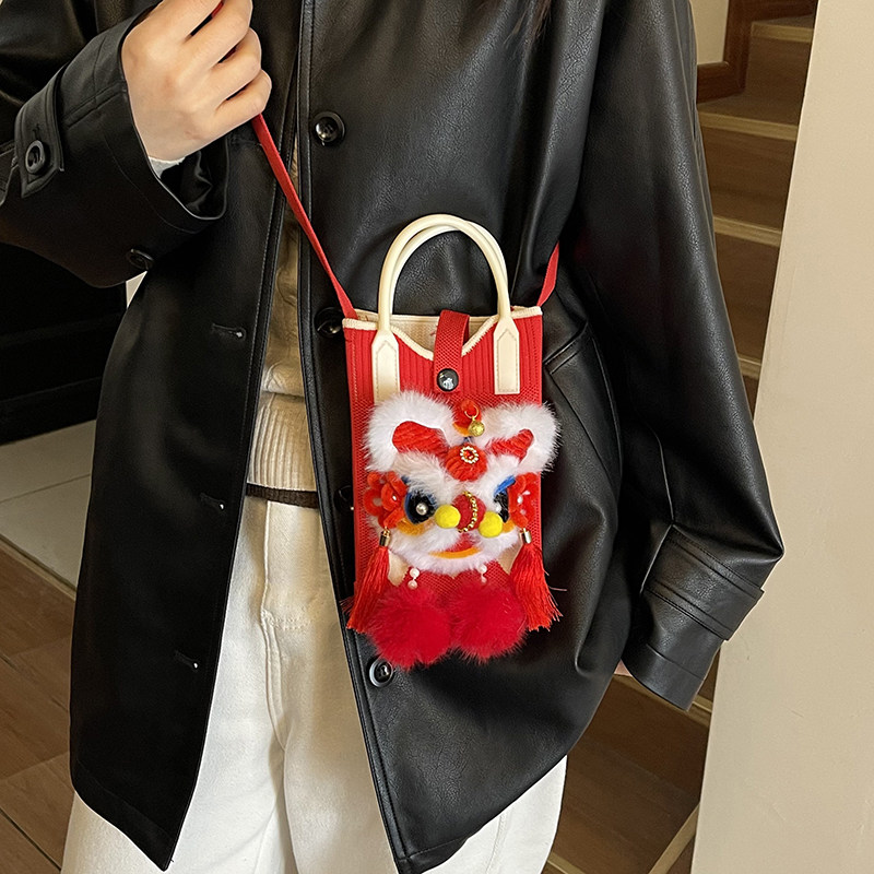 成品手工包新年红色手机包针织醒狮包包洋气女生单肩斜挎拜年红包,箱包皮具/热销女包/男包,手机包,淘宝优惠券,粉丝福利购,淘宝优惠卷