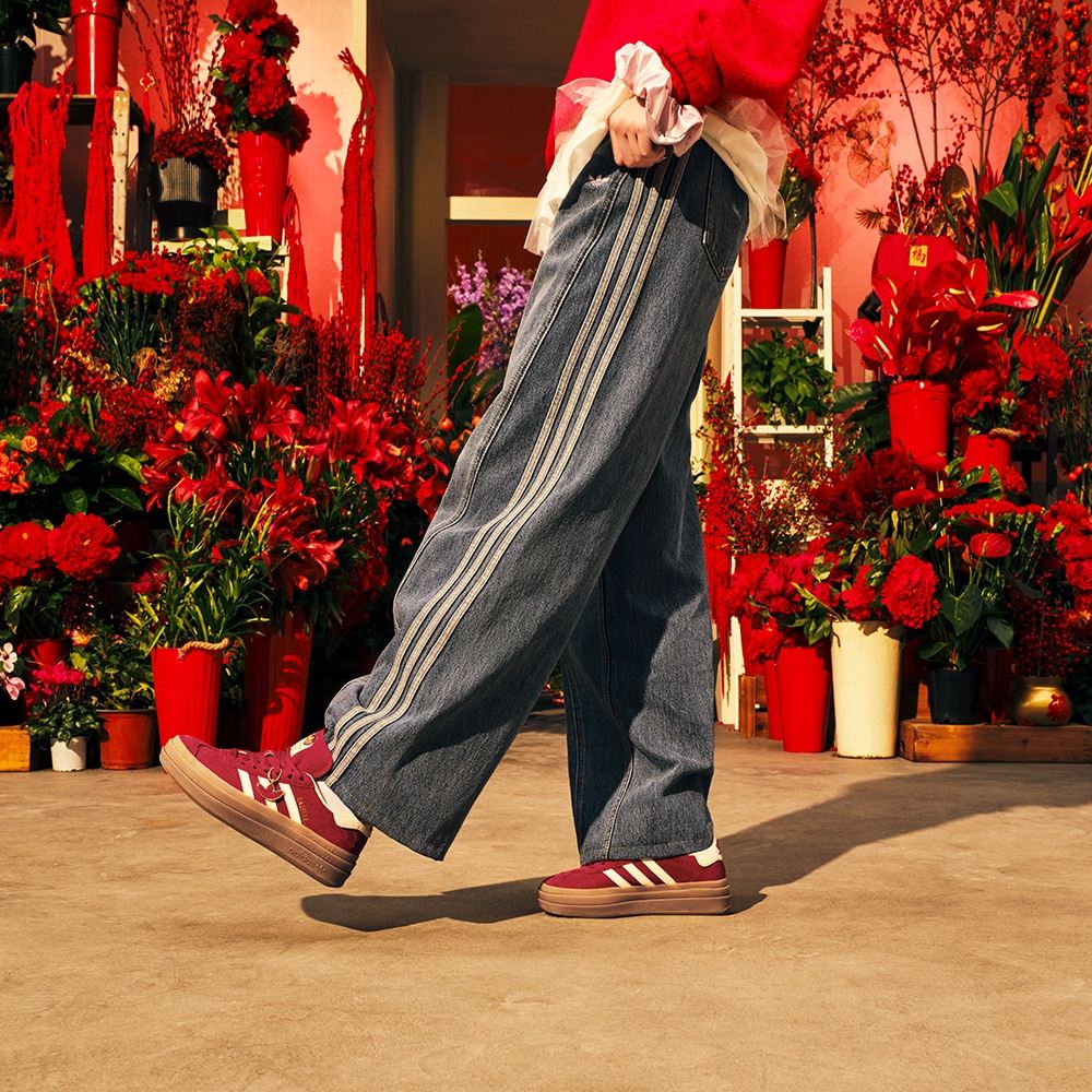 adidas阿迪达斯牛仔裤时尚新年款牛仔阔腿运动休闲弯刀裤 JN